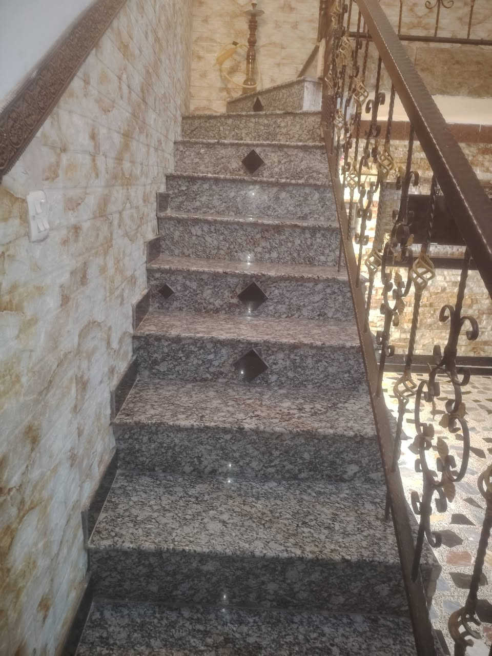 دار للبيع زراعي المساحة ١٠٠ م طابقين كامل الخدمات ماء وكهرباء ومجاري وتبليط حي البتول شارع مدرسة الخيرات السعر ٩٥ الاستفسار على الأرقام ***********
