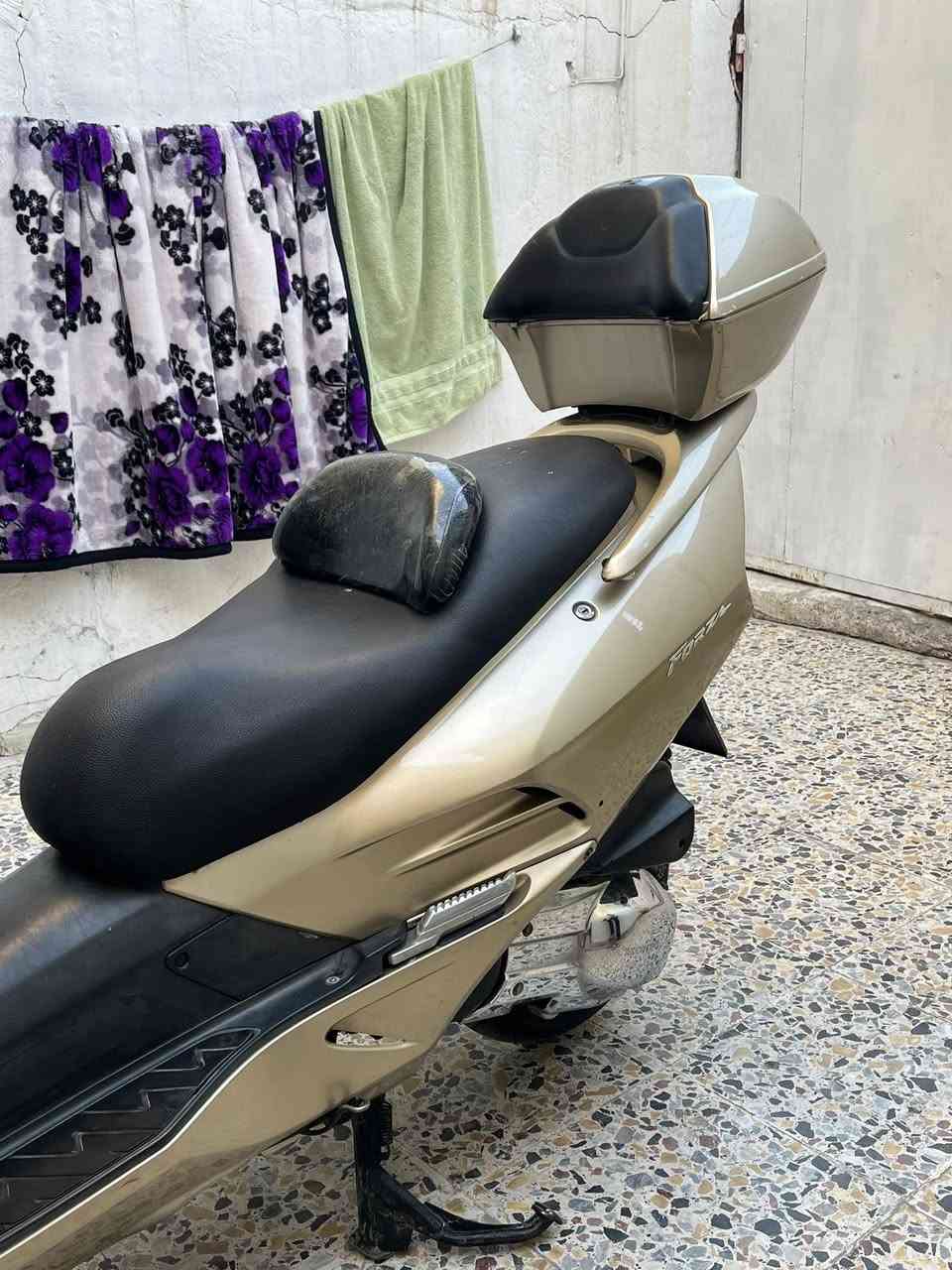 المميز MF 0️⃣ 6️⃣ الفحل
لون ذهبي جاهزه دراجه 
ستان كهربائي حساس ازدحام
نظام اي بي اس جداحه بجكمجه
جامه طويله جنطه بلاديه كلوب جنطه
منظومه زنون شلعه ومعدل كهربائيات شغاله 
مكاني بغداد *********** شراي يتصل او خاص
