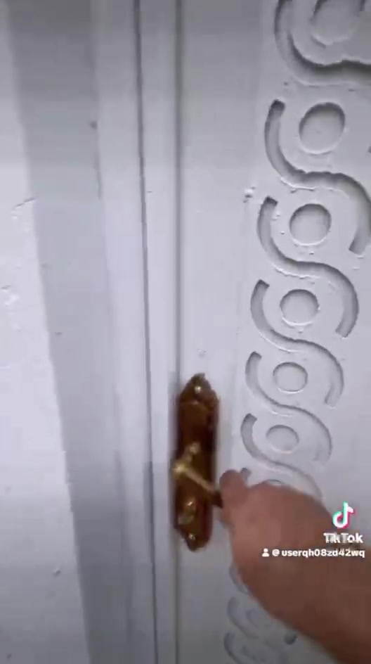 🏠 بيت للبيع - ترميم حديث في موقع مميز📍 الموقع: بغداد - مدينة الصدر - قطاع 46.📐 المساحة: 72 متر مربع (نصف قطعة مشترك).🧱 نوع البناء: عكادة، مع ترميم حديث بالكامل.🔲 تفاصيل الطابق الأرضي:استقبال + صالة.غرفة نوم.منور + حمام.🔲 تفاصيل الطابق الثاني:غرفة نوم + بيتونة كبيرة (بناء سندويش بنل).📞 للاستفسار والتواصل:***********
