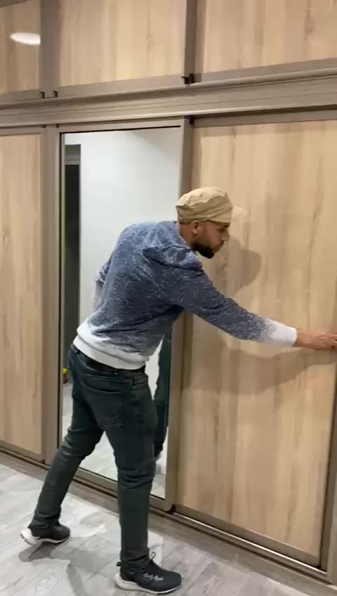 1. *بلاكار ألمنيوم عصري ومتين*: "اختر بلاكار ألمنيوم بتصميم عصري ليضيف لمسة من الأناقة إلى منزلك."
2. *تخزين بسيط وأنيق*: "بلاكار ألمنيوم يجمع بين البساطة والأناقة، مثالي لتخزين ملابسك وأغراضك بترتيب."
3. *جودة عالية بسعر مميز*: "احصل على بلاكار ألمنيوم بجودة عالية وتصميم رائع، بسعر يناسب الجميع."
4. *متوفر بمقاسات وألوان متعددة*: "اختر بلاكار ألمنيوم يناسب احتياجاتك، متوفر بمقاسات وألوان متعددة لتناسب ديكور منزلك."
5. *سهل التركيب والصيانة*: "بلاكار ألمنيوم سهل التركيب والصيانة، مثالي لمن يبحث عن حل تخزين عملي ومتين."
6. *مقاوم للرطوبة والتآكل*: "بلاكار ألمنيوم مقاوم للرطوبة والتآكل، يضمن لك عمراً أطول وجمالاً دائماً."
7. *تصميم يناسب جميع المساحات*: "بلاكار ألمنيوم بتصميم مبتكر يناسب جميع المساحات، استفد من كل سنتيمتر في منزلك."
8. *أضف لمسة عصرية لمنزلك*: "اختر بلاكار ألمنيوم بتصميم عصري ليضيف لمسة من الحداثة إلى ديكور منزلك."

للإستفسار أكثر المرجو الإتصال على الأرقام التالية :0678982948/0687147187


**إذا كنت صاحب هذا الإعلان وتريد حذفه لأي سبب، رجاءا أرسل رسالة إلى الدعم الفني**