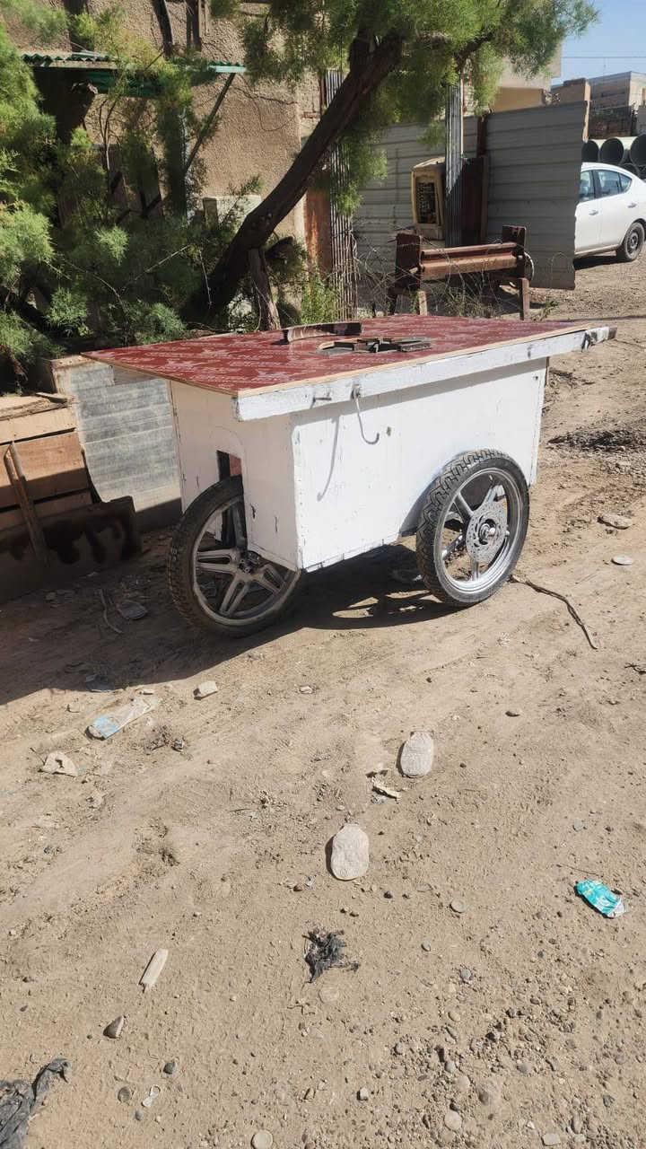 عربانة لبلبي نظيفة مع شمسية جديدة
مع فلينة وترمز جدد 
السعر ٣٥٠ الف
بغداد الجديدة ***********
