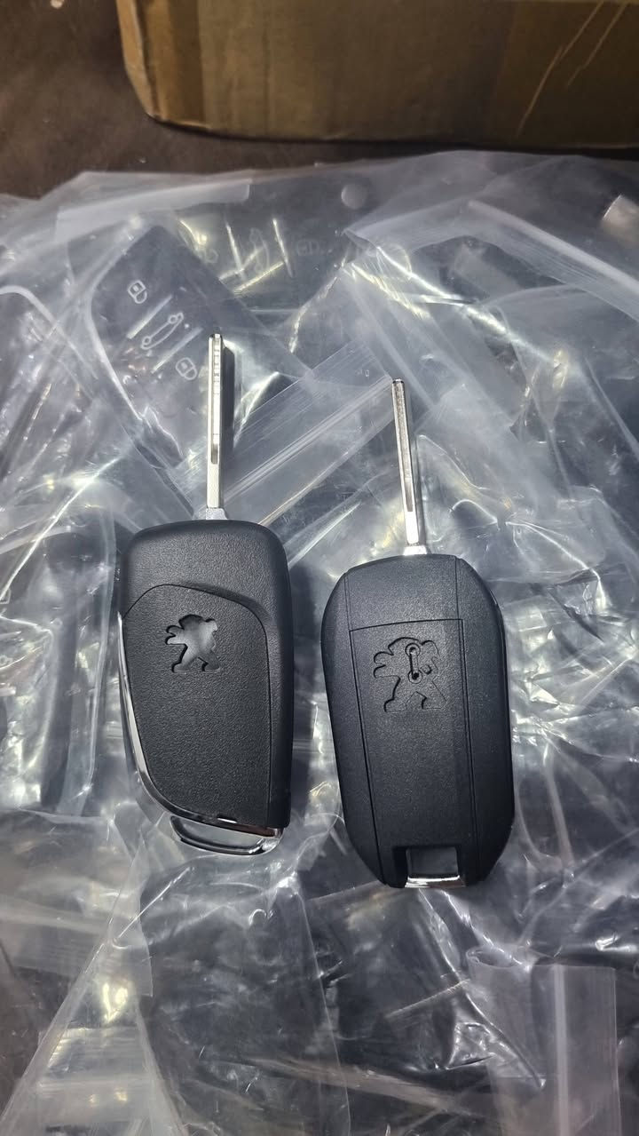 كفرات مفتاح بيجو احد يفيده كميه عدي 53 قطعة للتواصل خاص او ***********
