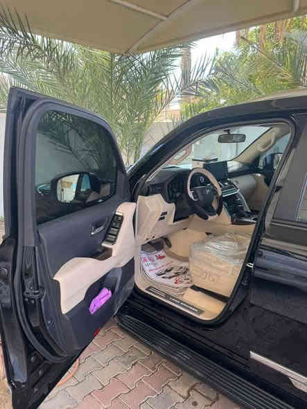 للبيع — لاندكروزر بلاك إيديشن GX.R LIMITED اصل
🚙 موديل حديث — رقم اربيل
لون أسود ملكي • بحالة فوق الممتازة
ماشية 1.500 كم يعني زيرو 

المواصفات:
 • محرك قوي V6 
 • دفع رباعي مستمر
 • كير أوتوماتيك 10 سرعات
 • شاشة وسطية كبيرة + كاميرا محيطية
 • فتحة سقف
 • تبريد وتسخين مراتب
 • تشغيل بصمة + دخول ذكي
 • مانع التصادم • مثبت سرعة ذكي
 • حساسات أمامي + خلفي
 • نظام صوتي راقي
 • جناح خلفي + كت كامل بلاك إيديشن

السعر 74.300$ وبيها مجال بسيط🔥
للاستفسار ***********
