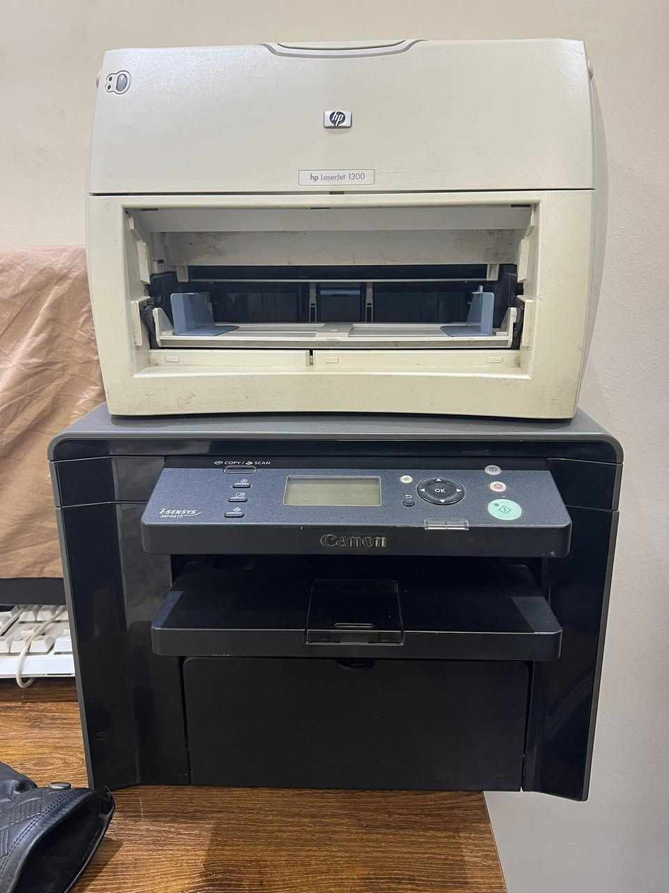 سلام عليكم عندي طابعات للبيع  للتواصل الاتصال على ***********
