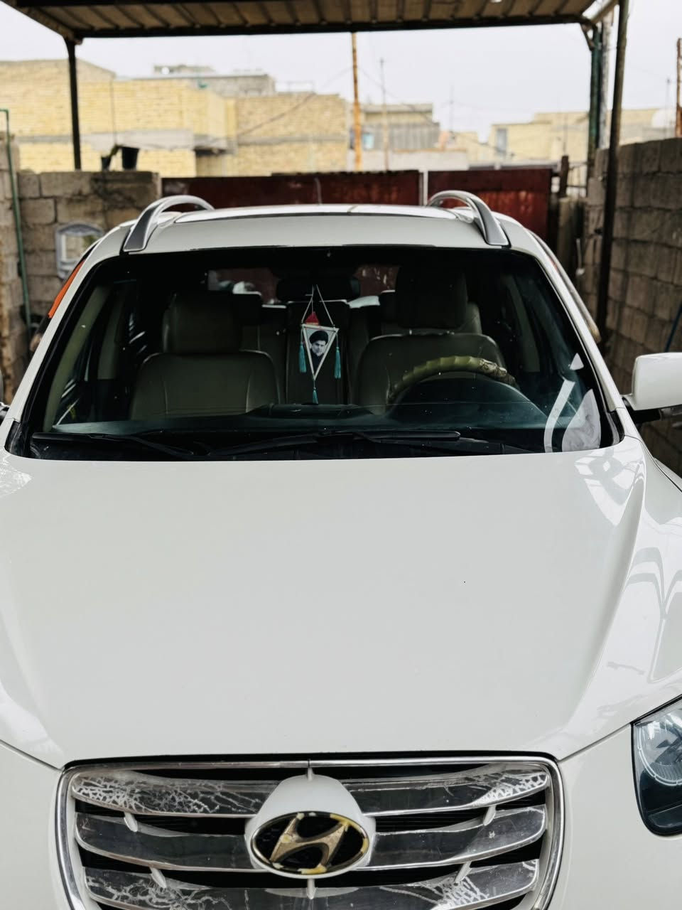 سلام عليكم سيارة سنتافي البيع  مديل 2011 موصافت فتحة 
بل سقف ومرايات شفط و تلث قطع تبريد وسبعة راكب وفورويل 
ومكينة ستة سلندر وحساسات خلفية وكامرة والسيارة مكفول  
كفالة عامة من صبغ او ضربة سيارة كاملة 
المكان بغداد العبيدي السعر 157الرقم ***********
