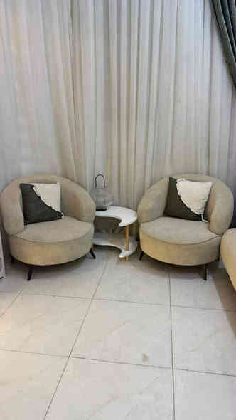 الميز والكونسول ب٨٨٠ وبي مجال 
والتخم ب٧٧٠ وهم بي مجال نظيف مستخدم اقل السنه 
الاستفسار خاص او الاتصال على الارقام
***********
***********
