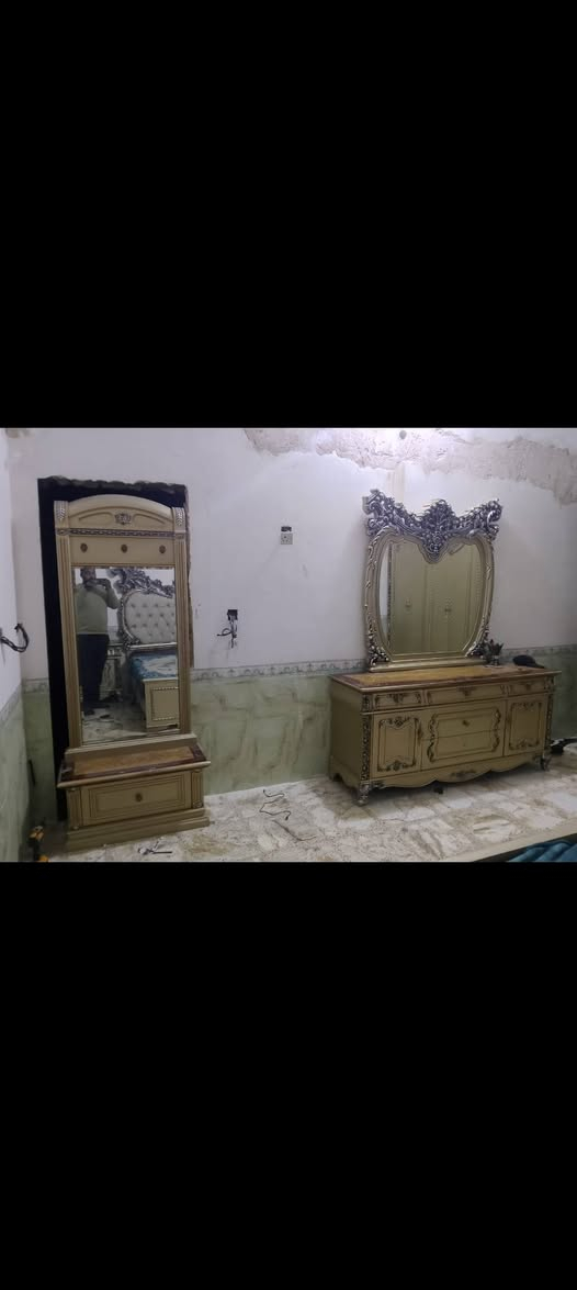 غرفه للبيع خشاب نضيف للتواصل ***********

