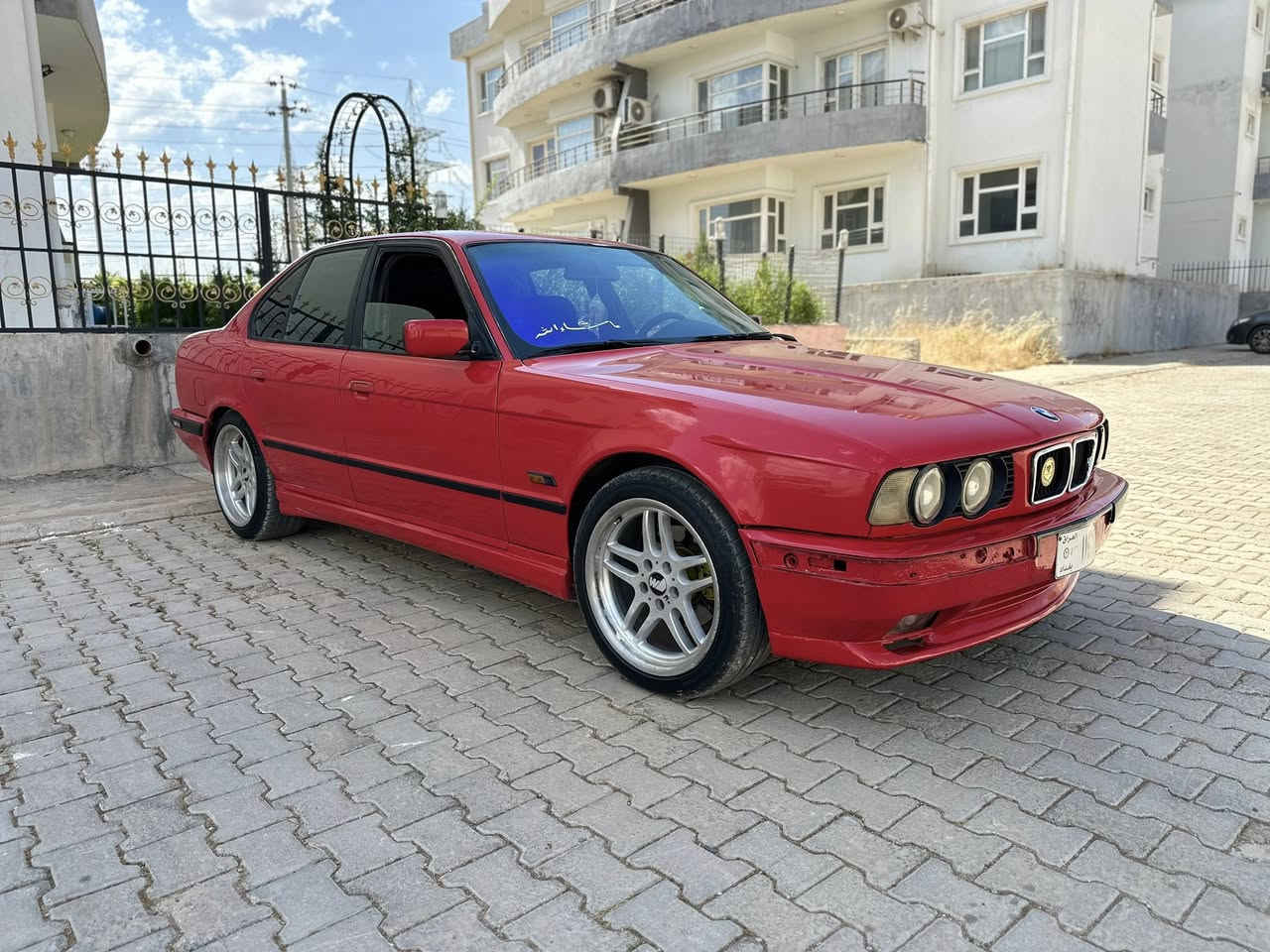 سڵاوی خوا لە هەموو لایەك♥️
ئەم BMW ە نازدارەمان هەیە بۆ فرۆشتن 525 ی دیجیتاڵ 
گێڕ ئۆتۆماتیك ، سەیارەکە ماشەڵای ئەوێت نەک لێدراو قرچ 
شوێن چەکوشی پێوە نیە پێشو پشتی کەپس و بێ قرچی شە  تازە عام کراوە بۆیاغی زۆر جوان کراوە 
1993 یە مۆدێلی 4 جام کارەبا سلاید  4 تایەو ویلی M ی لەسەرە دەعامی پێشو دوای کراوە بە M  گێڕ و مەکینەی بە شەرت و بڕۆ فەحسی خۆتی بکە بێ منەتانە 
ئاڕمی پلاستیک هەولێرە بەشەرتی ئەوەلیات و غەرامە 
سەیارەکە بێ کێشەیە ((لە سلێمانیم ))سعری  ( 42 )گەڵاو معامەلەیە ♥️
***********
--
 Rez bo Admin ♥️
