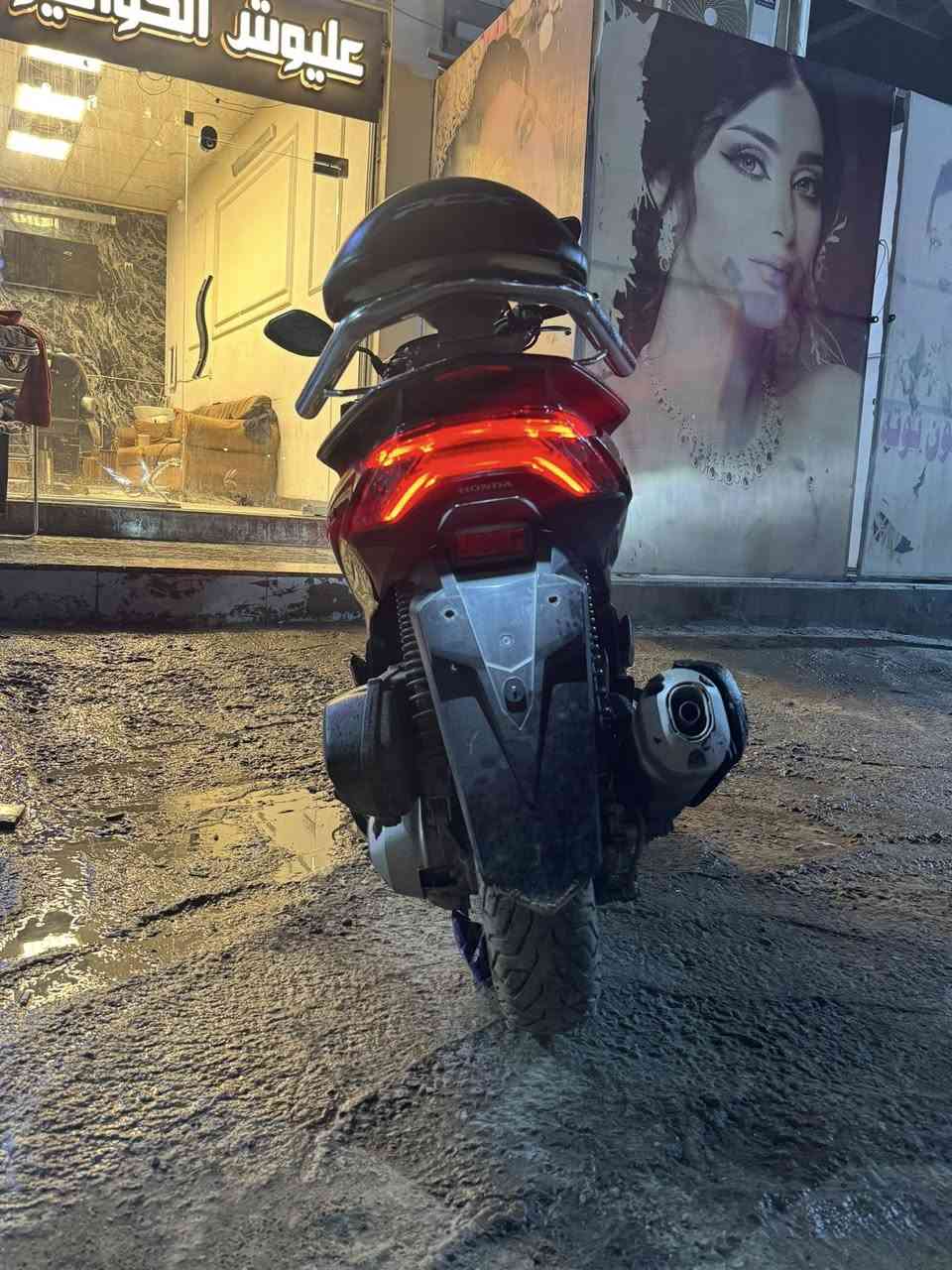 الجيل الرابع ياباني 160 مو كوري
كفاله عامه محرك وكشر وبالحقيقه بعد احلا
وين متريد افحص ماشيه 24 اي نقص مابيها 
ابيعلك من باب البيت ب20 ورقه وبيها مجال 
مكاني البلديات ***********
