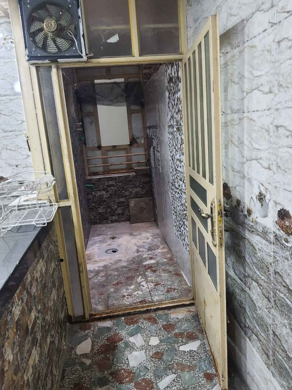 مشمل ارضي للايجار بمساحة 100 متر يحتوي على غرفة نوم واحدة وصالة وهول مفتوح عالمطبخ وصحيات يقع في الدورة ... نهاية شارع الصحة .. الزيتون .. بمبلغ 450,000 دينار لكل شهر
اني مكلف بالنشر فقط
الرجاء الاتصال مع صاحب الدار 
رقم الهاتف 
‎0772 169 6535
