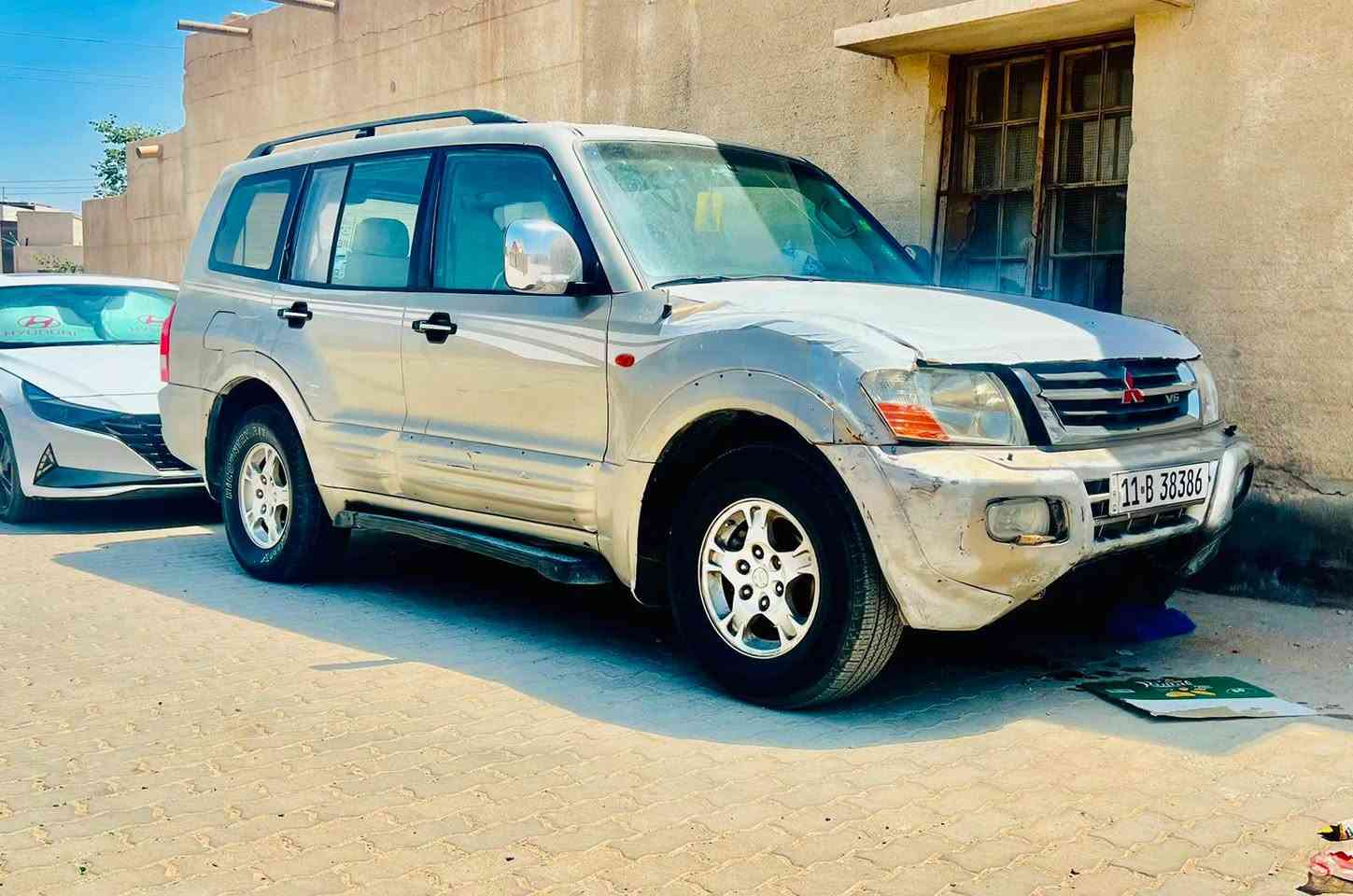 السلام عليكم 
باجيرو موديل 2002 فول مواصفات سيارة رقم بغداد باسمي تحويل مباشر السنوية تنتهي 2030 
حدادية الخلفية جديدة الامامية نص عمر تبريد شغال ثلج السيارة مابيها لا ضربة ولا صبغ على صبغها البلادي السيارة خير من الله شغل واطلع وين ما تريد للبيع او مراوس حسب القناعة 
السعر 65 وبيها مجال 
لتفاصيل اكثر اتصال او مراسلة واتساب على رقم *********** البصرة, العراق
