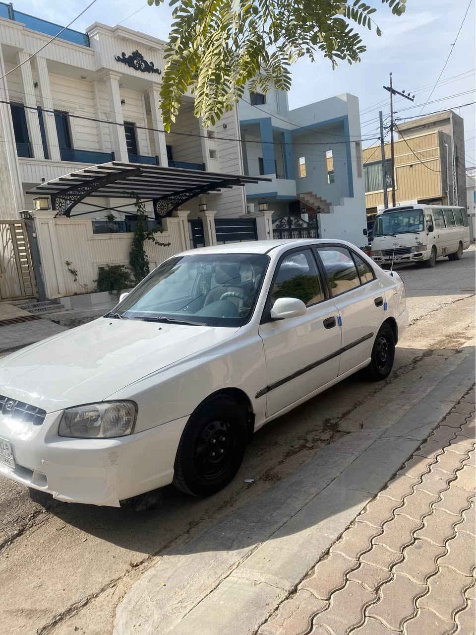 سلام عليكم 
اكسنت فيرنا موديل 2003 مشروع وطني 
تبريد تدفئة كهربائيات كير مكينة شرط 

بيهة اشويه صبغ بدون حادث قوي 
سعر 55 مجال بسيط بي 
مكان كركوك
*********** كركوك, العراق
