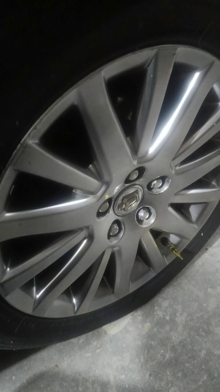 ويل ماجستا الاصلي السعر 350 دولار ويا تايرات نص عمر اوصله الك بشركات التوصيل
***********
