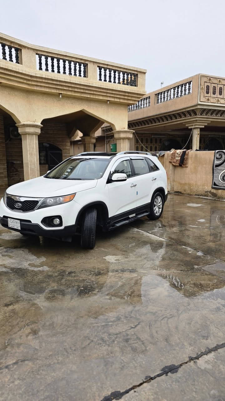 سلام وعليكم من رخصت الادمن
سورنتو موديل ١٠ خليجي فول مواصفات ما عده بصمه وفور ويل 
السياره حلوه ونضيفه ومال بيت جواه تجم تاير وشادله شاشه 
محرك ٦ سلندر 
٧ راكب 
محرك وكير خير من الله
بيه كد شبرين بل صندوك الخلفي
مخلي صمايل عليه 
اخوان سعره.  (١٦٣)
 ورقه  السياره بسمي 
بغداد مداور ثاني يوم 
مكان السياره بغداد ابو غريب 
رقم (***********)
بي واتس اب حياكم الله
ترهم مراوس بسورنتو ١٦.  ١٧.  او ببرادو ٩  ١٠ ١١ او براف فور ١٨ ١٩
