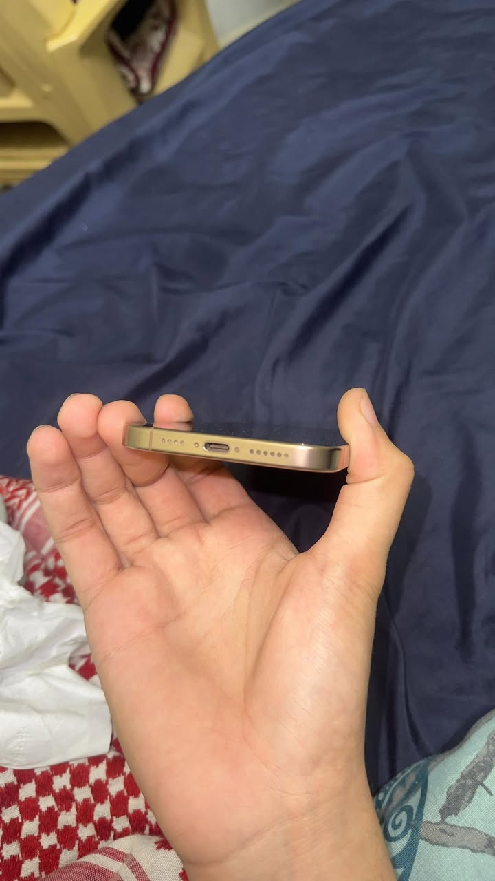 للبيع: iPhone 16 Pro Max – صحراوي (Desert Titanium)
📍 الموديل: 256 GB
🔋 البطارية: 90%
📌 الحالة: نظيف كلش، بيه شخطات بسيطه على شاشه (ما تاثر على اللمس ولا تصفح) الجهاز كامل ملحقات الباكيت مالته والكيبل السعر 1,200,000 وبيه مجال بسيط 
للتواصل ***********
