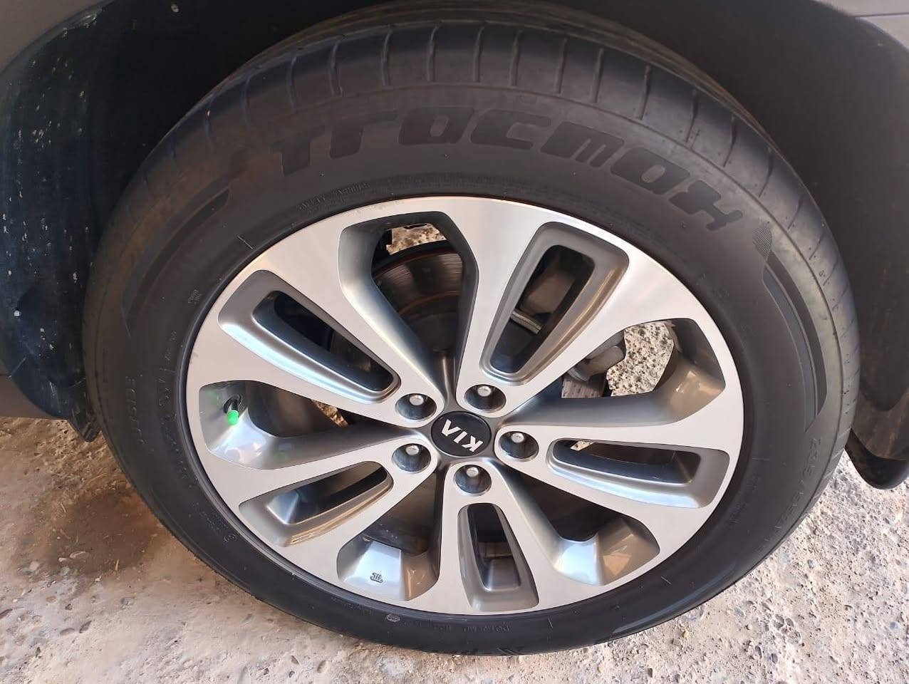 سورنتوا موديل 2015فول مواصفات عدا فتحة السقف اربعه سلندر باسمي ماشيه 125نضافه فول مثل ما موضح بالصورة /للتواصل الاتصال بالرقم ***********////***********
