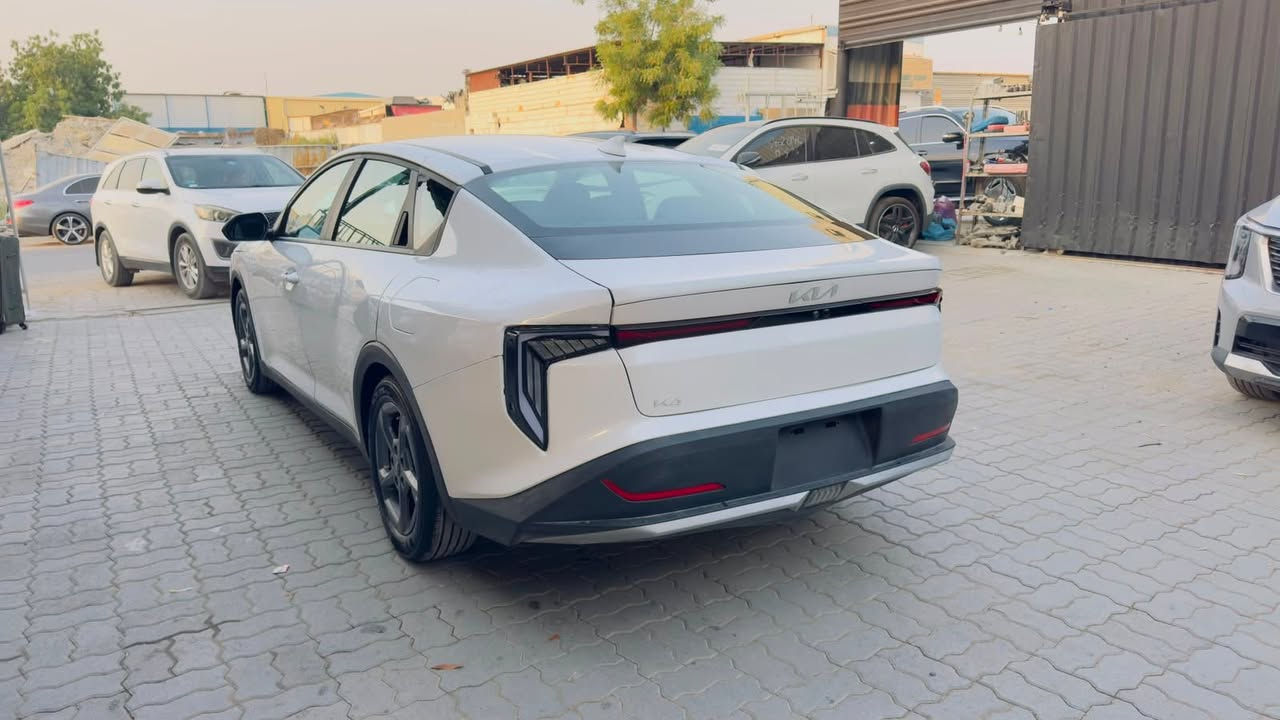 الجديد الجديد يمي وسعر لبلاش  K4 2025 بدون ايرباك
السلام عليكم للبيع كي فور 25 وارد امريكي حادثه صندوك مبدل ودعاميه خلفيه + بنيد موصفات معروفه سبوع وتدخل لبغداد بسم المشتري
السعر 130 وبيه مجال لشراي واصل بغداد جاهز مع الكمرك
الاتصال *********** حسين
مكان بغداد زعفرانيه
