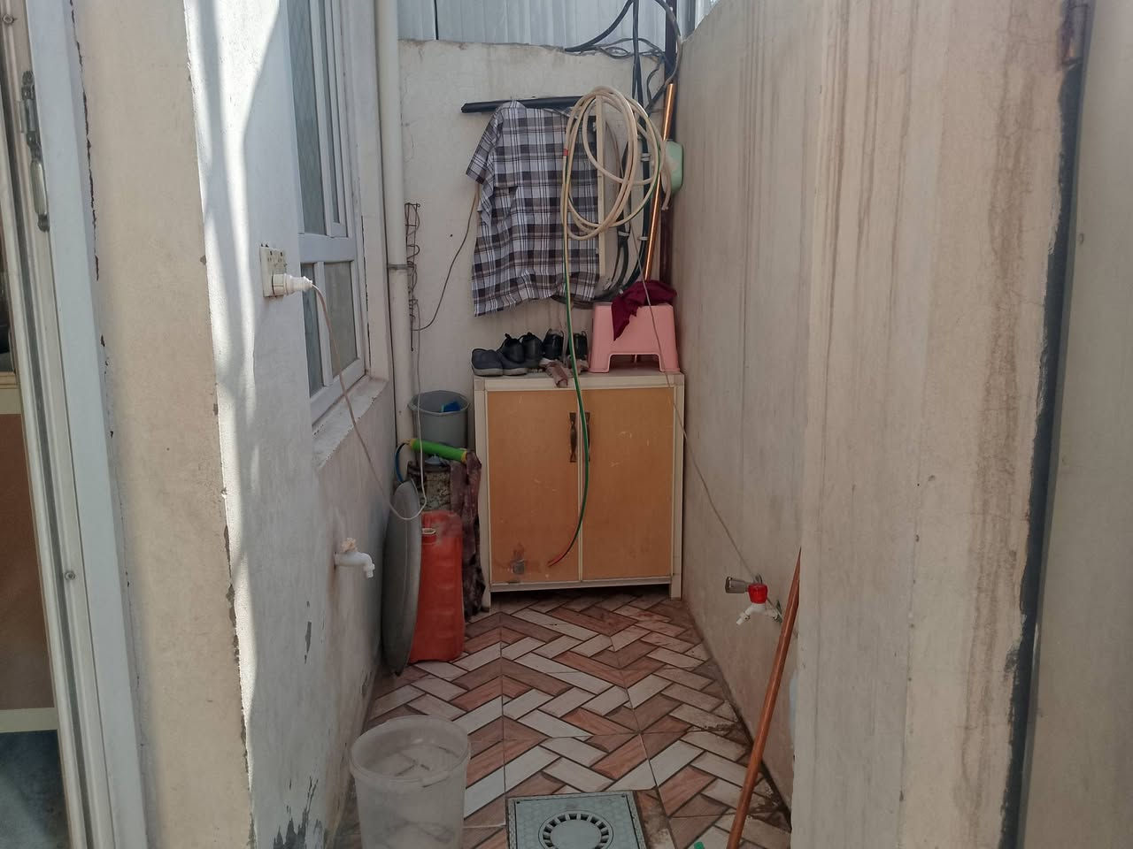 دار للبيع بعقوبه بهرز قرب السوق قرب جامع محمد عرب السعر 82 وبي مجال بصيط بناء سنت 23  طابقين ***********
