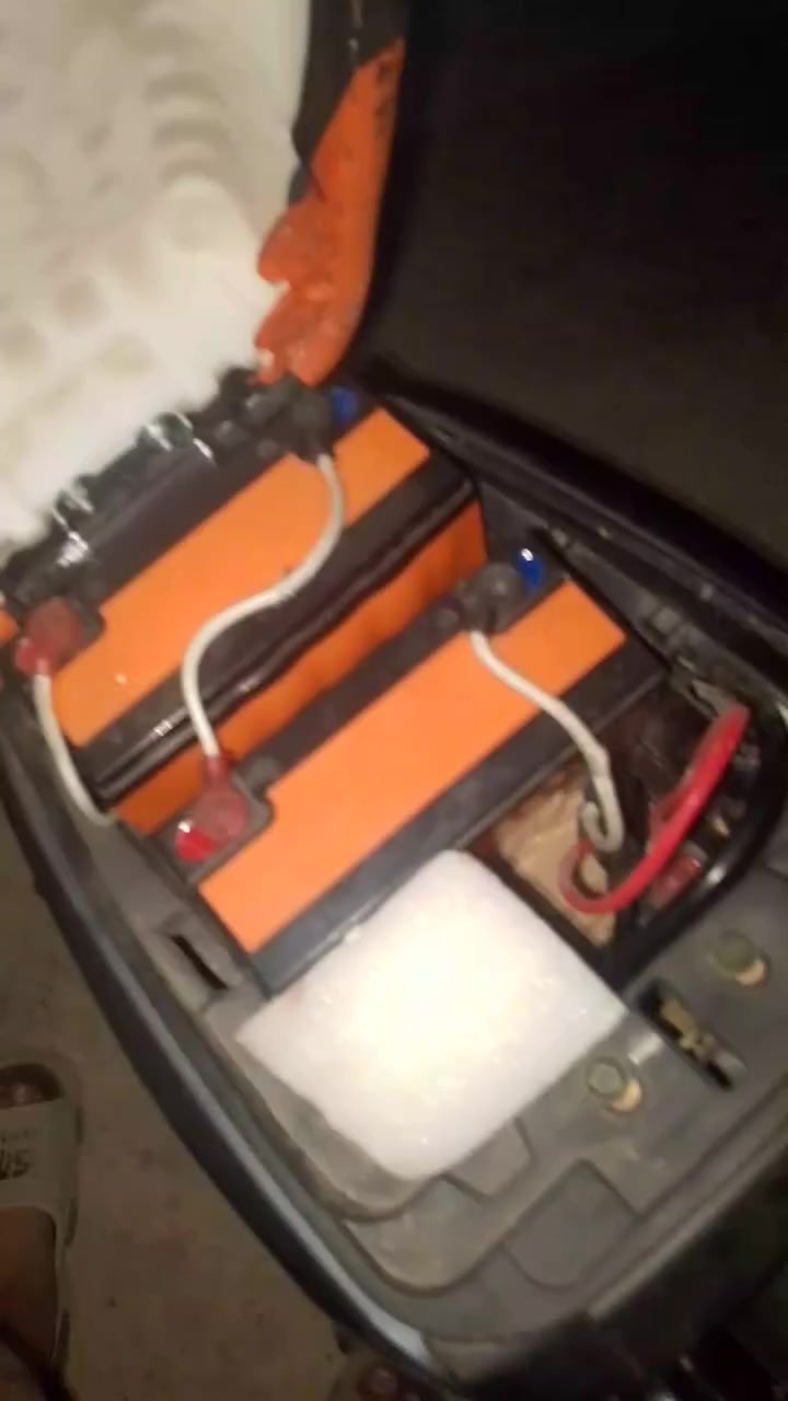 السلام عليكم بس البطاريات منفخه اشويه وصالي شهر من مخذه الله شهد وتجي تفحص وتاخذ الي يريد يجي هنا ***********
