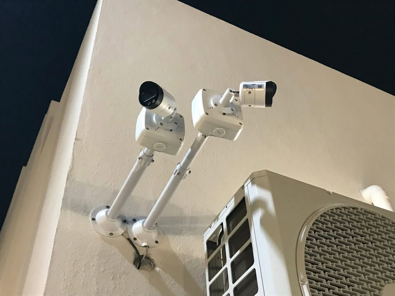 تنصيب وصيانة وبرمجة جميع أنواع الكامرات  بأعلى جودة واحترافية 🎯
🔧 نُعلن عن تنفيذ أعمال تنصيب كاميرات مراقبة في مواقع متعددة  وبخبرة عملية مضمونة!

💼 خدماتنا تشمل:
✅ دراسة الموقع واختيار أفضل نقاط التغطية
✅ تنصيب كاميرات 4k بأنواعها
✅ ربط الكاميرات على أجهزة DVR
✅ ربط النظام على الهاتف والمراقبة عن بعد
✅ صيانة وتحديث الأنظمة القديمة
✅تجهيز المواد الازمه من الكامرات 
🔒 نضمن لك الحماية، الوضوح، والمتابعة المستمرة

📞 للحجز والاستفسار:
📱 *********** 
📩 راسلنا واتساب
