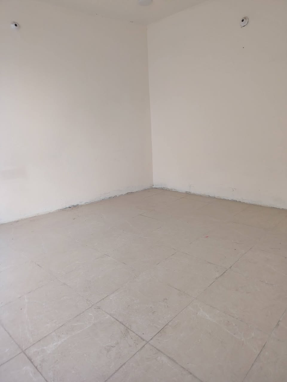 بيت بشارع 40 خلف الماس للتسوق
لايجار
طابق الارضي غرف النوم هول استقبال ومطبخ وصحيات وكراج وصحيات خارجيه
طابق ثاني غرفتين نوم وهول وصحيات
مبلغ الإيجار 500
بيت حديث
مراجعه مكتب الأهرام لعقار والمقالات شارع 60قرب مجمع الضامن الطبي *********** بيه واتساب ***********
