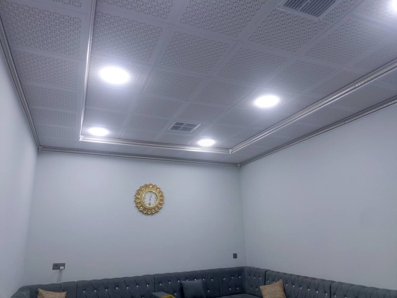 يالله السلام عليكم بيت طابقين فول فول للبيع مساحته 250 متر الطابق الأرضي مكون من غرفتين نوم ويا استقبال هول مطبخ بارد حار ولطابق الثاني مكون من 3 غرف نوم البيت مكانه بديار بكر البيت صفر صارله 3 أشهر كمله السعر ولمعامله يم صاحب البيت ***********
