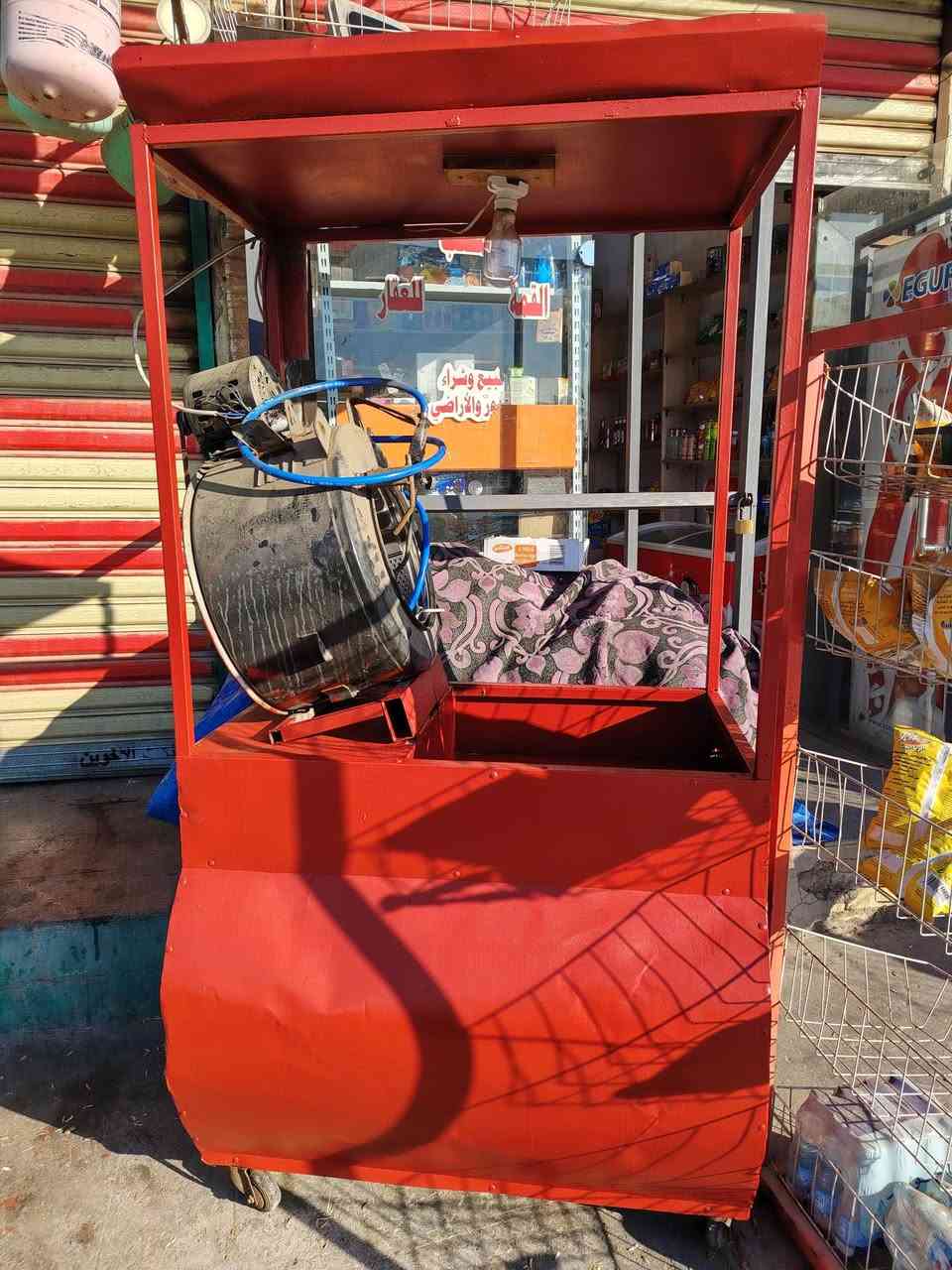 سلام عليكم عربانه، حب، السعر ٢٠٠،المكان شعب حي سومر رقم هاتف ***********
