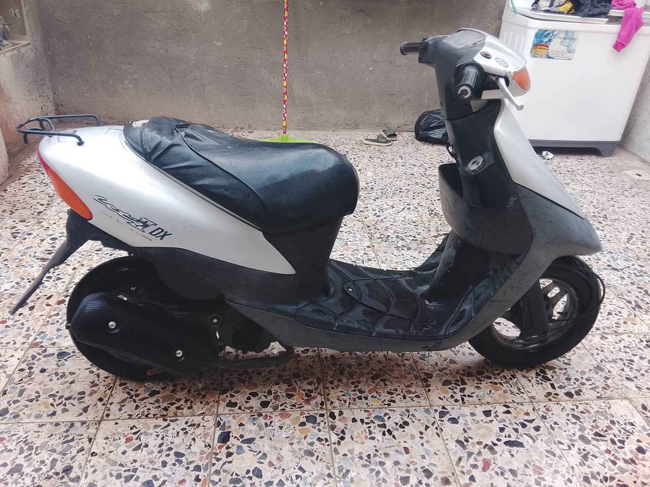 السلام عليكم ذبانه ساسوكي الدراجه نضيفه حلوه كهربائيات كلها شغاله اشاير سلف ماعوزها شي الدراجه مفتوحه مره وحده العنوان ميسان العماره حي الفنانين قرب البستان الرقم *********** السعر /250/
