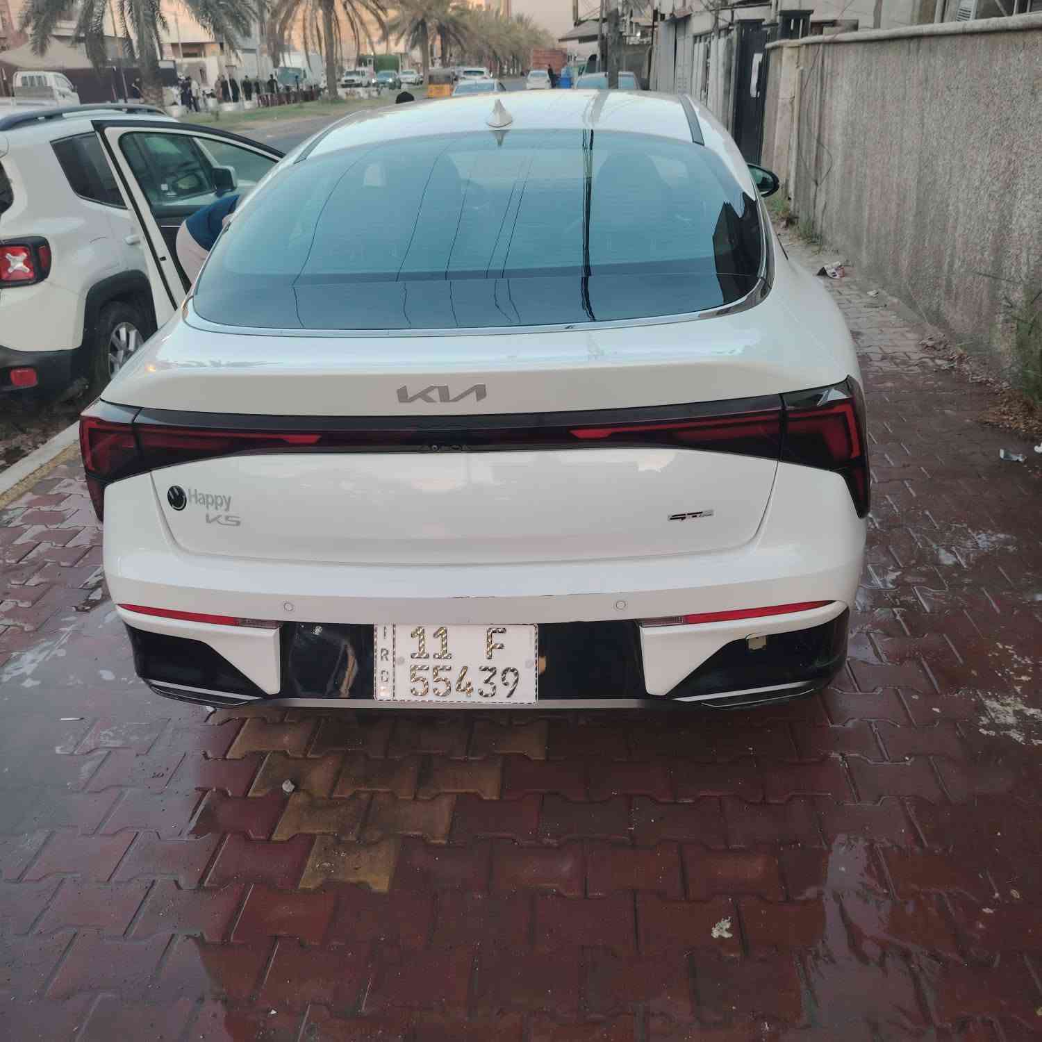 السلام عليكم للبيع K5
موديل 2025 رقم بغداد باسمي اني مستورده السياره حادثه كلش خفيف صور الحادث موجوده بالمنشور 
مواصفات السياره GT
محرك 2500 تنفس طبيعي
السياره فول مواصفات ما عدا البنوراما
  ماشية 8 الف
مكان السياره بغداد البنوك
 السعر ١٨٥ للاتصال الرقم ***********
