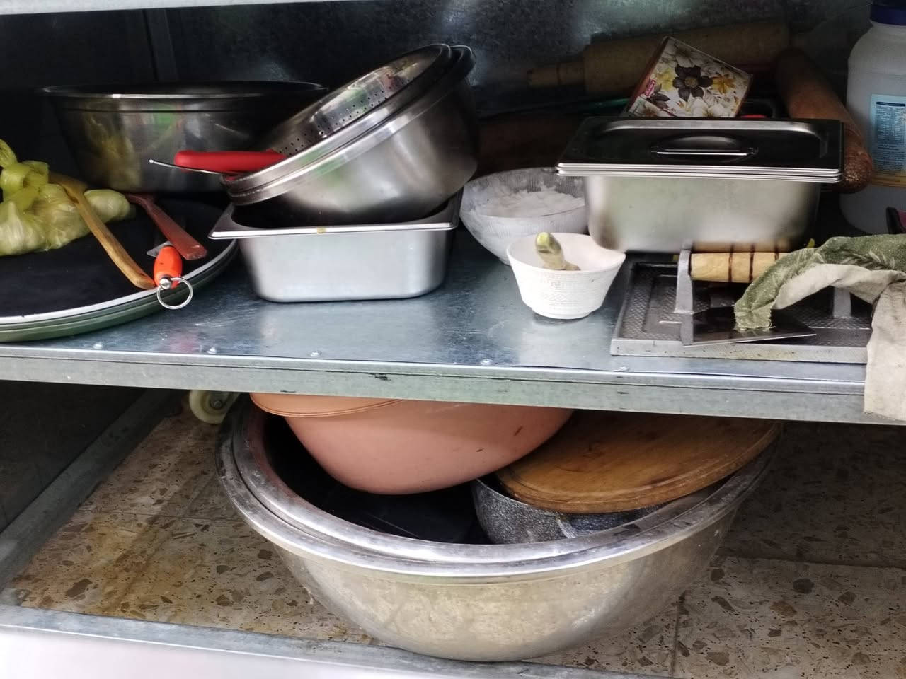 السلام عليكم ورحمة الله وبركاته اغراض مطعم للبيع
جسر ديالى الجديد ***********
