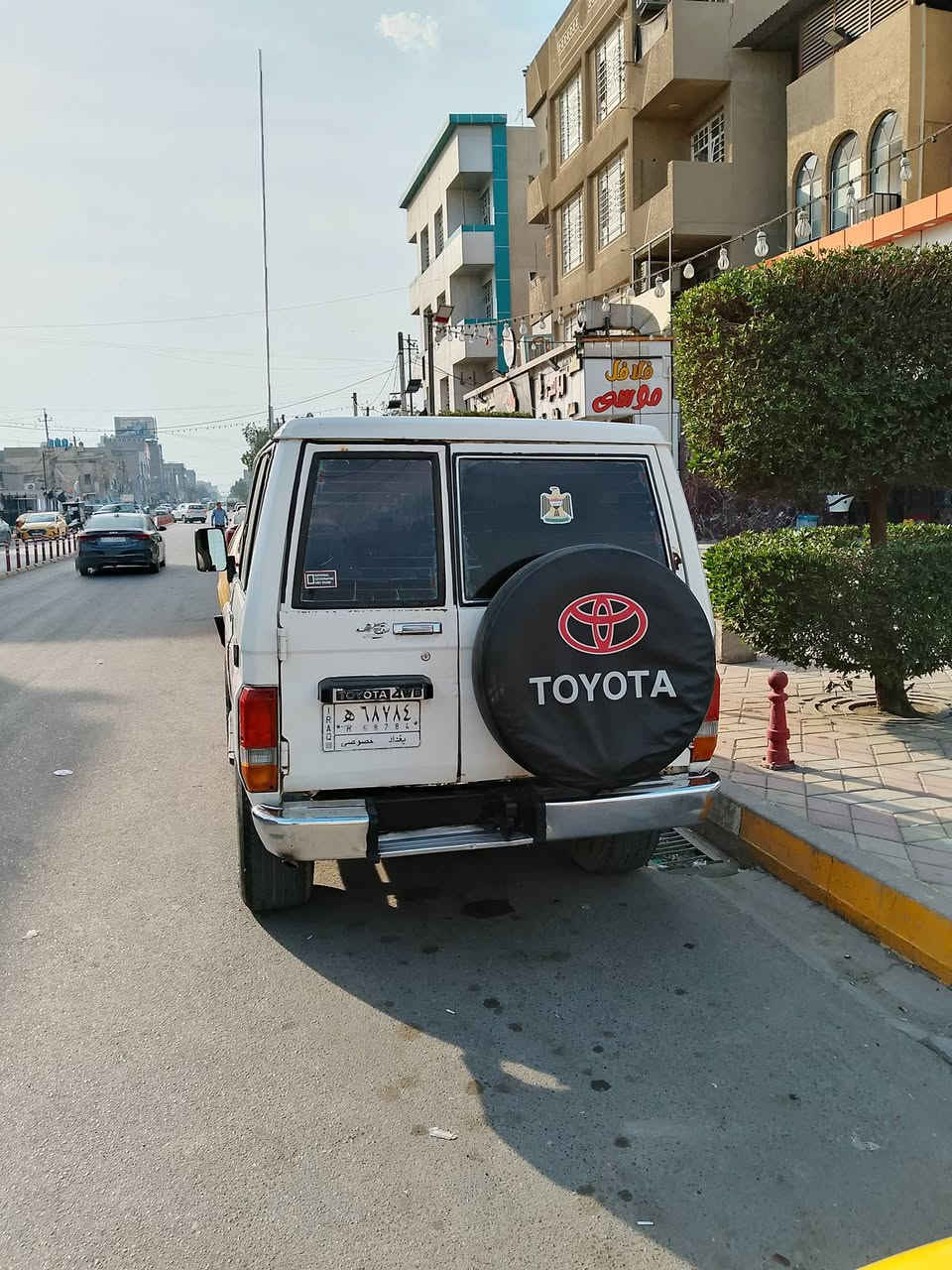 لاندكروزر ربع فور ويل يشك الكاع محرك 6 بلاد سياره جاهزه من كلشي كير عادي عنوان بغداد *********** ///1984 موديل
