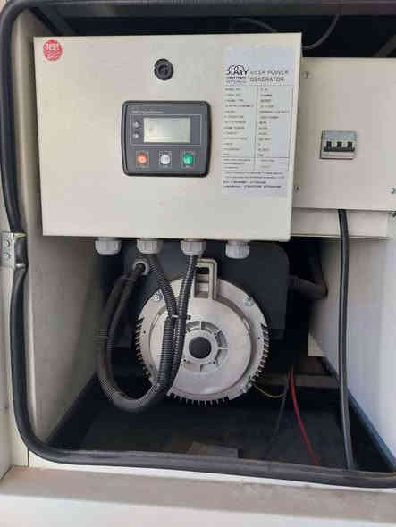 مولیدەی کارەبا مارکەی اصلی (پیرکنس/perkins)
قەبارەی : (٥٠ کی ڤی) kv
بێ دەنگ (کاتم صوت) : ٨٥٪
بەکار نەهاتووە تەنها (دوو کاتژمێر) بۆ تێست کاری کردووە، 
لە ژير کەپر پێچراوە (تۆز و تاوی) پێ نەکەوتووە،
 وەکو (صفر) وایە.

سعر: لە کۆمێنت داوای بکە ڕاستەوخۆ بۆت دێت 📩 

بای نزیکەی (١٠$) روون و فلتەری شەریکەی زیادە لەگەل دایە.
تانکی گازوائیل (١٠٠٠)لتری لەگەل دایە.
ناونیشان: سۆران

ژمارەی خاوەن سەیارە 
***********
