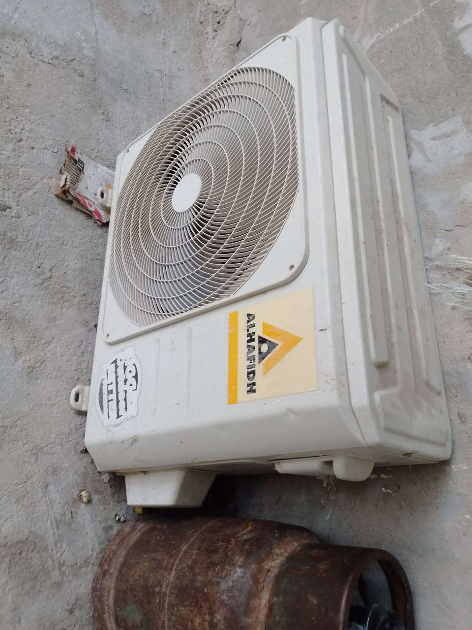 سلام عليكم سبلت للبيع كربلاء حي القائم السعر 300 بمجال رقم ***********
