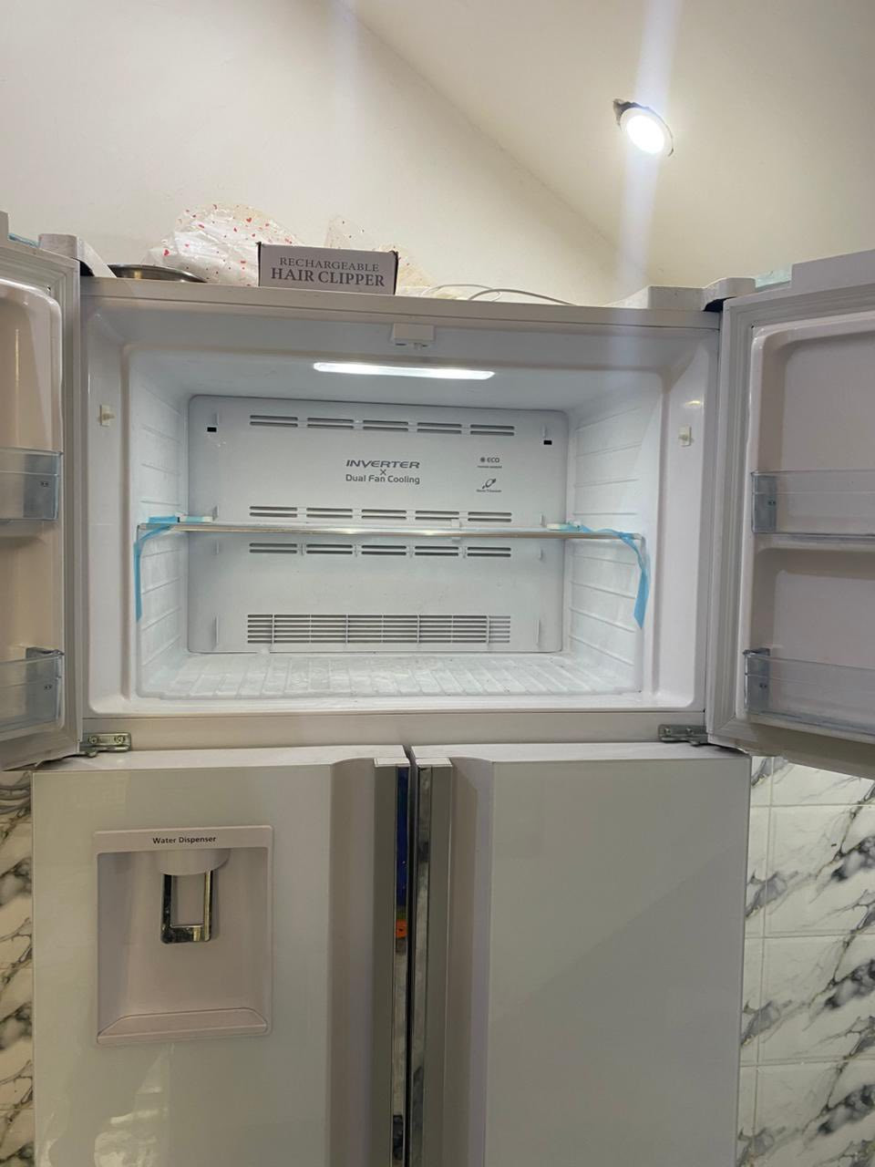 سلام عليكم ثلاجه جديده مستخدمه ٦ اشهر  سعرهه ٨٠٠ سبب البيع محتاج ***********
