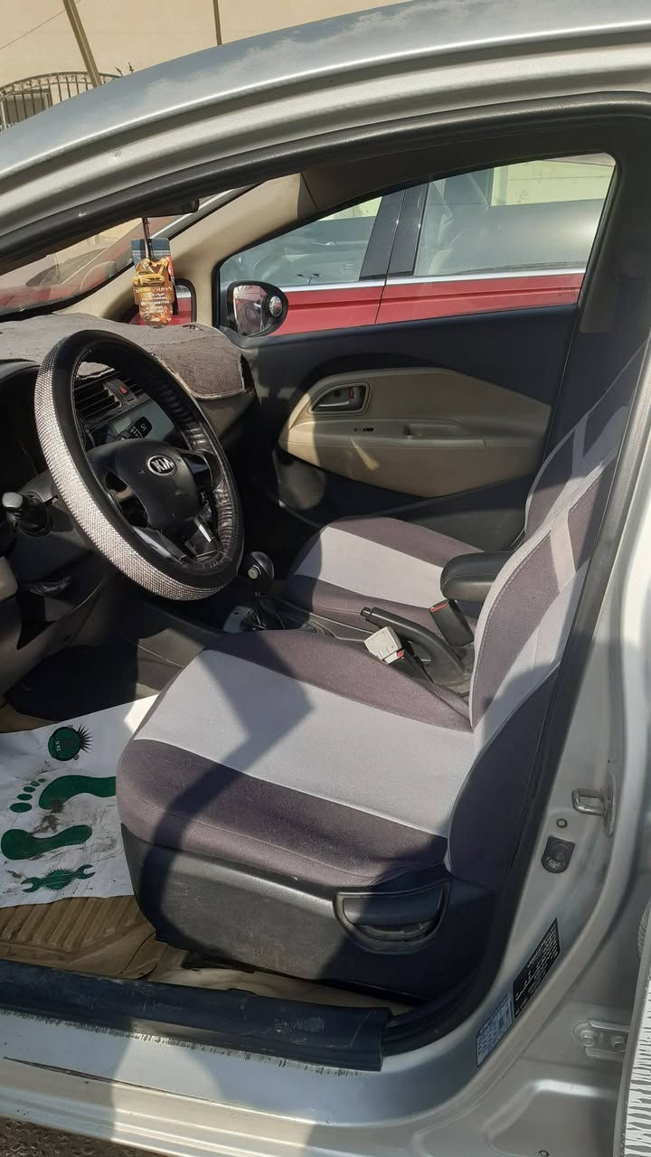 سلام عليكم كيه ريو للبيع مديل ٢٠١٣ خليجي 
السيارة مكفولة من الضربة ما عدا دحجات 
حدادية مكينة كير جاهزه ومكفولة تايرات و باتري و دوشمة جديدة رقمه قادسيه بأسمي وتحويل ثاني يوم السعر ٧٦ وبيه مجال السيارة مكانه بل نجف كوفة شارع المعمل 
للإستفسار ع *********** وبي واتساب
