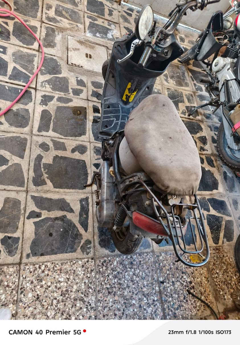 السلام عليكم دراجه بيجي ٦٠ للبيع شغاله سلف وهندر ١٢٠وبيه مجال العنوان حي العامل ***********
