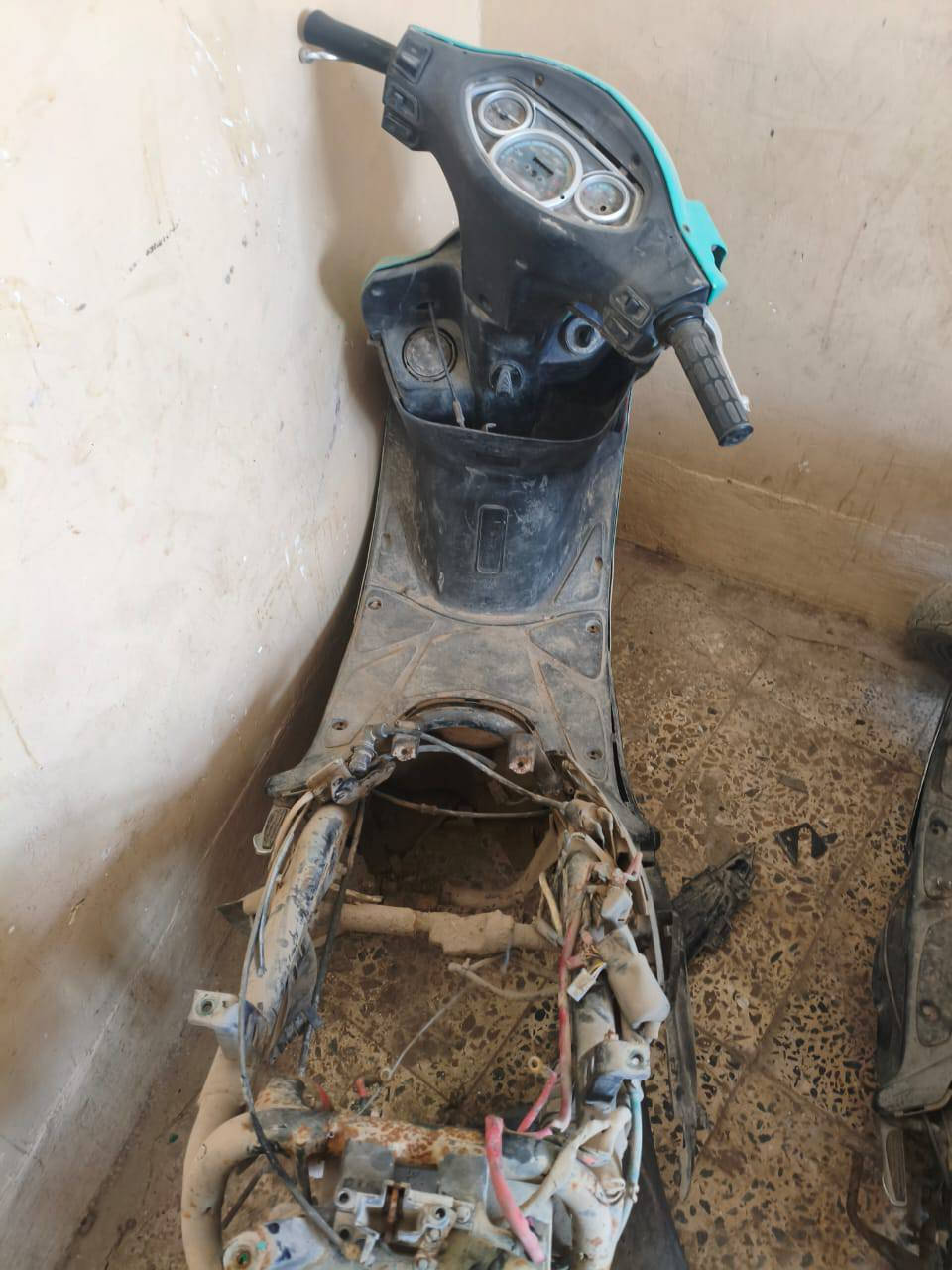 سلام عليكم للبيع غراض تفصيخ جي فور مكاني الديوانية قضاء شامية رقم ***********
