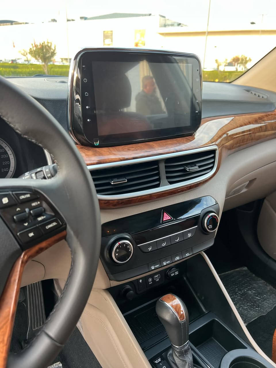 السلام عليكم للبيع توسان 2021 خليجي صفر شركةالقاصدفول مواصفات ماعدا بانوراما 
لايت عدسه
كشنات كهربائي 
داخل فورميكا
محرك2000دوش
السياره جديده بدون صبغ
مكانينBDR
كلش بسيط
السياره بأسمي
سنويه بأسمي 2027
السعر215$
مكانها السليمانية للاستفسار فقط اتصال ☎️ 
***********
