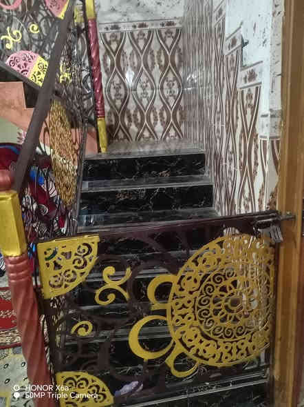 سلام عليكم بيت للبيع مساحه الكليه 340 العرض 15ونص النزال 22 بناء 170 غرفتين نوم، وصاله كبيره واستقبال ومطبخ صحيات خارجيه، وحمام داخلي البناء بلوك السطح صب ، طابو زراعي سند 25،المكان بالقرب من محطة الشيخ،
الاستفسار ***********
مكلف بلنشر
