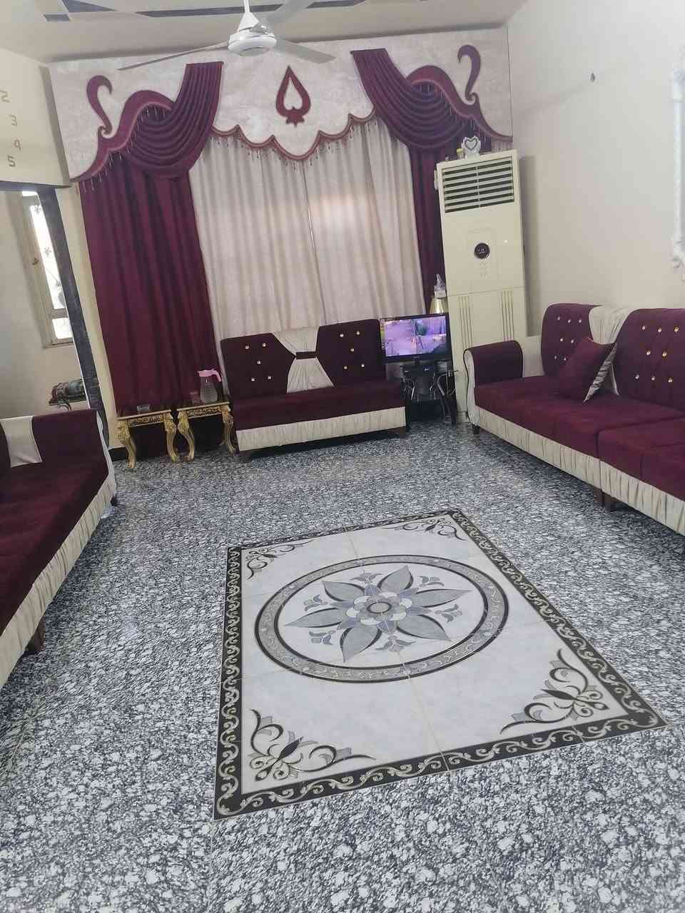 #دار_للبيع-٣٠١٠متر طابقين بناء طابوق في حي العسكري

 شارع ١٠نافذ على شارع الاربعين السايدين يحتوي البيت على
 أربع غرف نوم واستقبال كبير ومطبخ وصحيات وكراج كبير

بسعر مناسب للاستفسار الاتصال على الرقم *********** *********** او خاص
