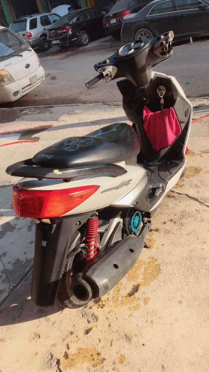 سلام عليكم شباب سكنس للبيع دراجة جديده مرتبه شلعه معدل سعر 850 وبيها مجال مكان كراده رقم ***********
