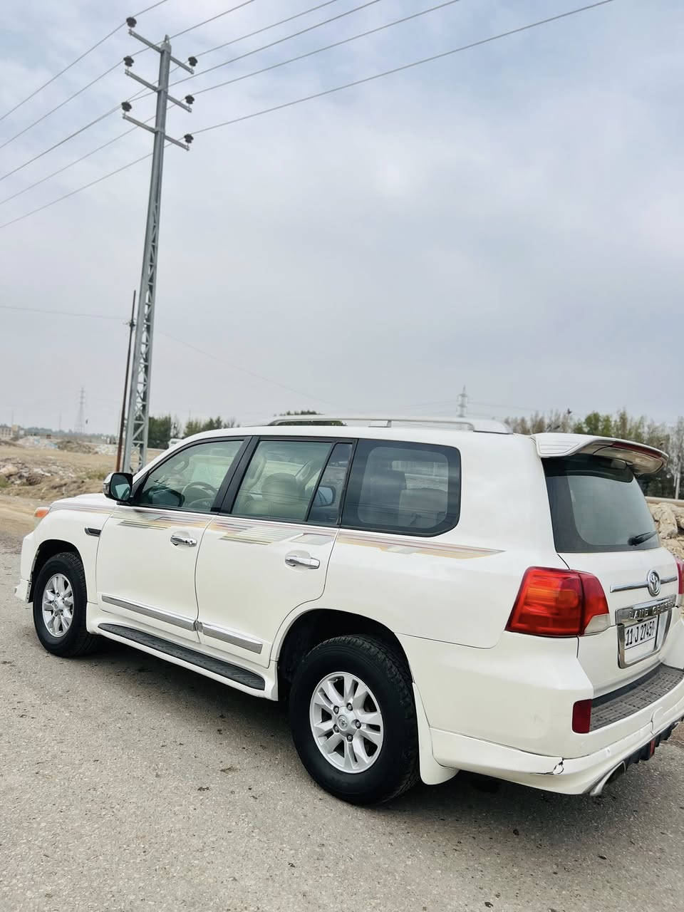 السلام عليكم بيع سريع  لاندكروز موديل 2009 محرك 6سلندر فول الفول مواصفات كشن كهرباء تحكم جهتين حساس أمامي خلفي زراك لايت تبريد 3قطع فتحة سقف مرايه شفط ترحيب وبعد بيها مواصفات صبغ حزام أثر شريط طابع فقط بدون دواخل بدون معجون كير ومحرك وحداديه كفاله تخم تاير جديد مال جناي جاهزه الاخير 
السعر225وبيها مجال  بيع مستعجل 
الاتصال***********
مامتواجد بلخاص 👆👆
مكان السياره بابل
