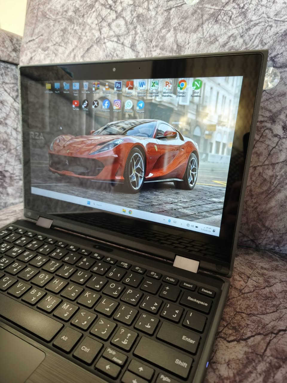 السلام عليكم لابتوب Lenovo حديث سلم (الجيل الثامن والشاشة لمس) مواصفات راقية جداً استخدام شخصي نظيف جداً للبيع بسعر مناسب 160 ألف اقوى لابتوب ممكن تحصله ومكفول عالفحص من جميع النواحي تفحصه يلا تدفع حقه
اللابتوب خدمي جداً وممتاز لطلاب الجامعات والبحوث لأن بي كل اللمميزات الي يحتاجوها 

مشغل عليه كل أنواع البرامج الدراسية مثل الكلاس روم والادوبي ريدر قارئ ملفات PDF والملازم وبرامج الطباعة والتصميم مثل الفوتوشوب وحزمة برامج الاوفيس كاملة الوورد والاكسل والبور بوينت وكل برامج مواقع التواصل الإجتماعي وبرامج التحميل وغيرهن من البرامج 

مواصفات اللابتوب: 
النظام احدث نظام بالعالم ويندوز 11 برو 64 بت بأحدث التعريفات والبرامج كل شي مفعله مدى الحياة
المعالج الجيل الثامن Celeron N4100 
الهارد 128GB SSD اسرع واحدث نوع
الرام 4GB سريع جداً نوع DDR4
كارت شاشة انتل 2GB نوع عالي الاداء
حجم الشاشة 12.5" إنش فول HD دقة عالية جداً
الشاشة لمس قابلة للطي 360° يعني يصير ايباد
يحتوي على بلوتوث + وايفاي
يحتوي على كامرتين امامية وخلفية
بطارية فوق الممتازة أكثر من 3 ساعات تشغيل مستمر
الجهاز بي كل أنواع المنافذ: 2 منافذ USB ومنفذ تايب سي ومنفذ HDMI ومنفذ رام ومنفذ هيدفون 

ملحقات اللابتوب شاحنته الأصلية تايب سي 65 واط والجنطة 

*********** واتساب و اتصال
