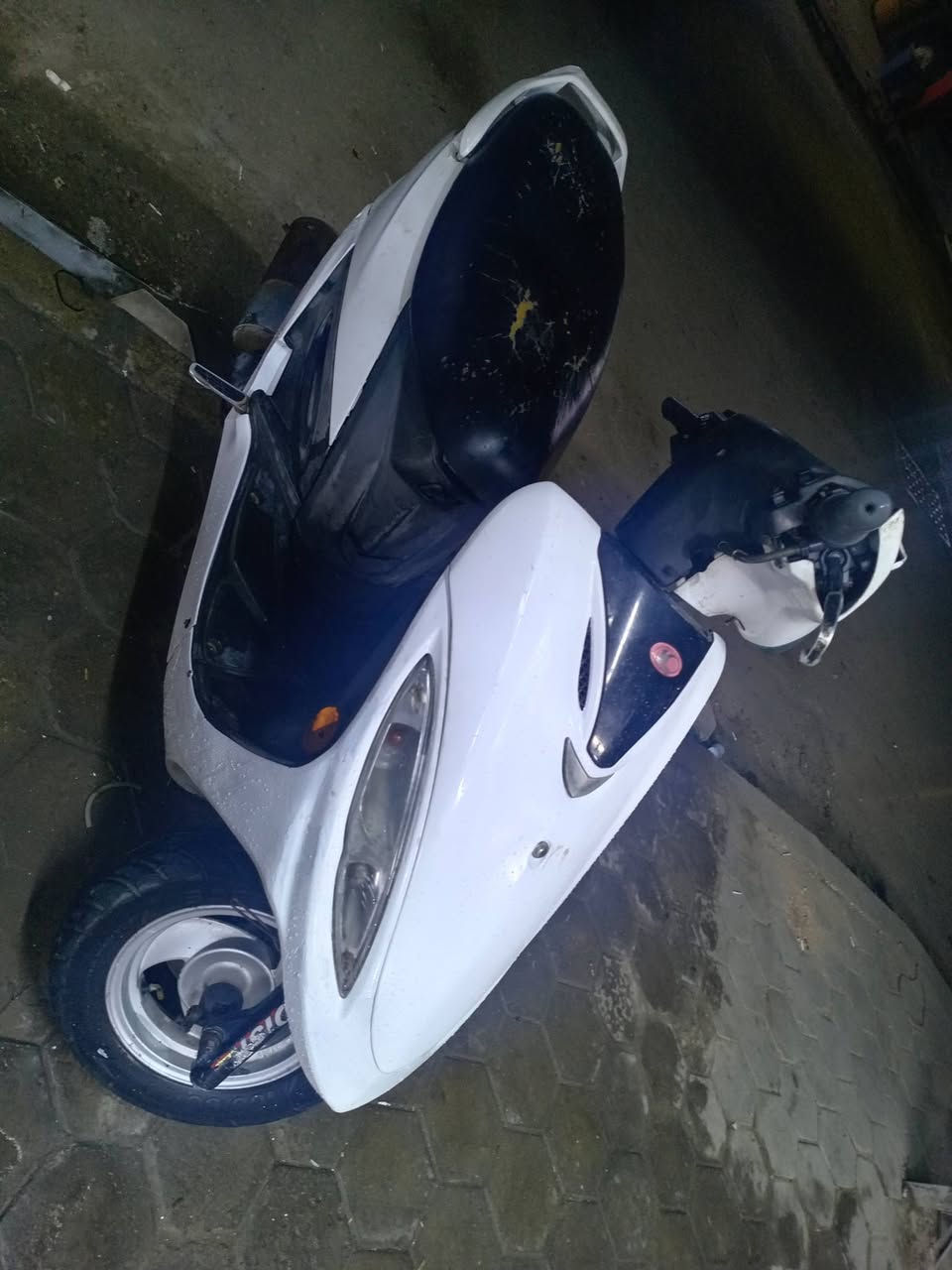 السلام عليكم شباب دراجه كامكو جي فور للبيع محرك مفتوح
الشراي يدخل خاص او يتصل سعرها 300وبيها مجال قليل ***********
