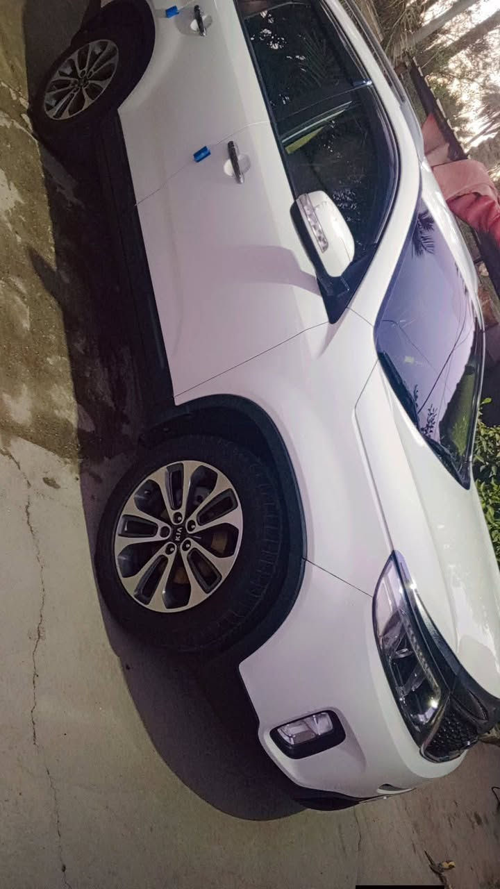 السلام عليكم سورنتوموديل  2013البيع ومراوس فول موصفات محرك 4سلندر لاتبخير ولاتنقيص  السيارة صبغ حزام جماليه بدون دواخل بشرط رقم سليمانية دولي مكان السيارة كربلاء المقدسة شراي يتصل ***********
