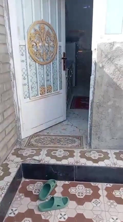 سلام عليكم بيت مشتمل لبيع زراعة ثانيه خلف سكه مقابيل فلكت علم مساحه 100متر سعر 50 مليون ***********
