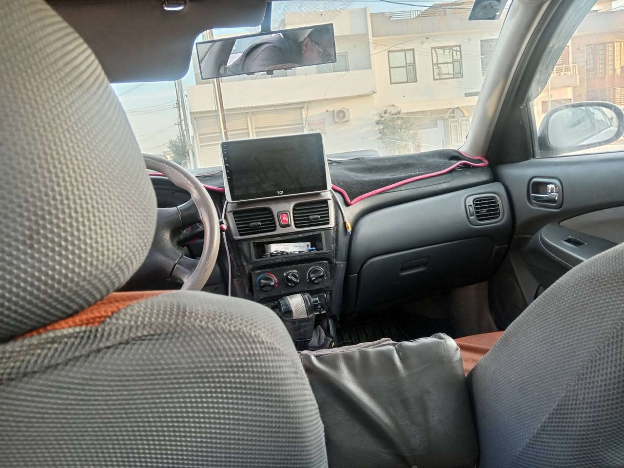 نيسان صني موديل 2000 رقم بغداد بأسمي تفتر بانزين بي سعر ٥٠ (***********)
