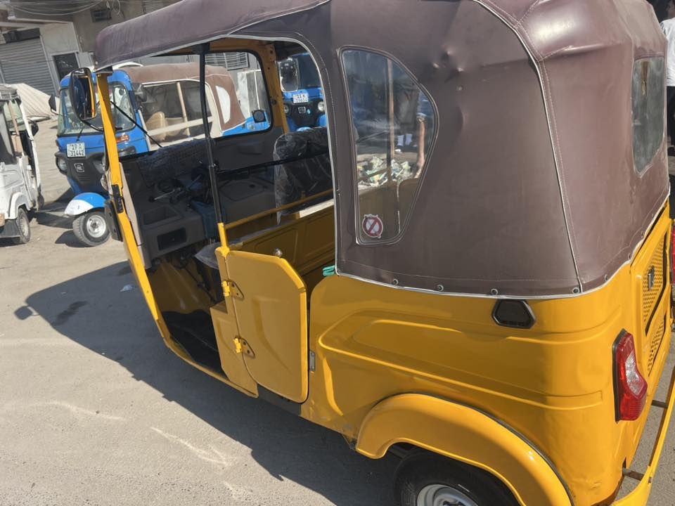 السلام وعليكم تكتك مديل 2022 رقم نكليزي وهزه جديده بيهه ضربه بس بل الغد ومعمره  والباقي كفاله مكينه مكفوله بكاني بغداد البياع رقم ***********
***********
