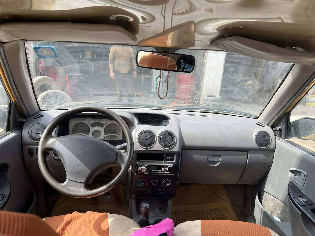 سايبا موديل15للبيع 
مكينه وكير وحداديه خير من الله 

تدفئه تبريد شغال 

تخم تاير جديد 

كهربائياتها كله شغاله 

بيه  ضربه خفيفه بالجاملغ الخلف السائق

شواصيها حلوات  رقم بابل انكليزي 

السعر 30وبيها مجال 

***********. اتصل وبيك خير وتدلل
