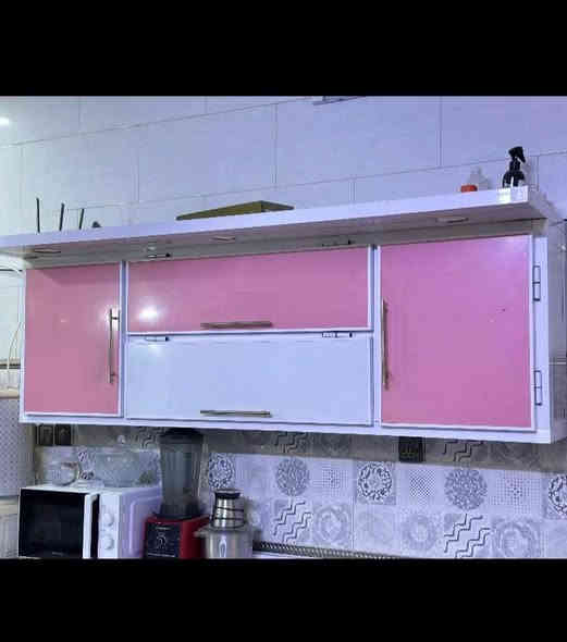 السلام عليكم عندي كاونتر وطباخ خمس عيون شغال وميز طعام 
الكاونتر الارضي ٣ مترات والتعليك مترتين والسنك متر وكلهن سعرهن ٣٥٠
 للتواصل *********** وبيهن مجال
